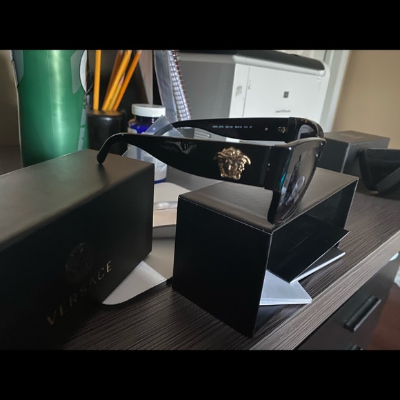 Versace sunglasses - Picture 6 of 7